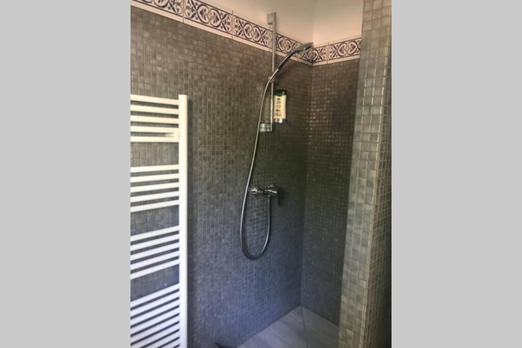 Joli Studio Au Mont St Clair Avec Vue Sur La Mer Apartment Sete Luaran gambar