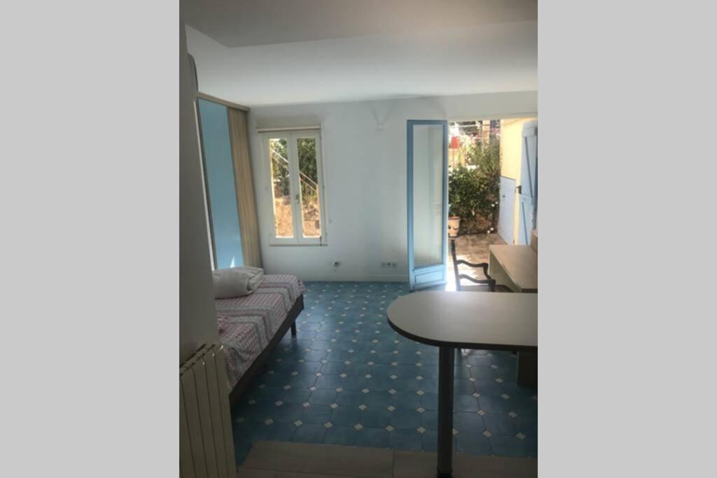 Joli Studio Au Mont St Clair Avec Vue Sur La Mer Apartment Sete Luaran gambar