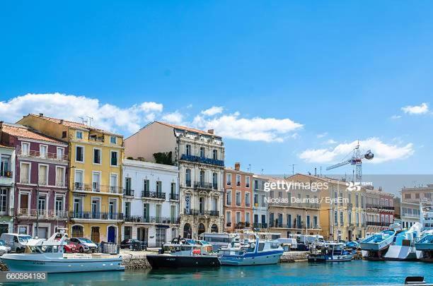 Joli Studio Au Mont St Clair Avec Vue Sur La Mer Apartment Sete Luaran gambar